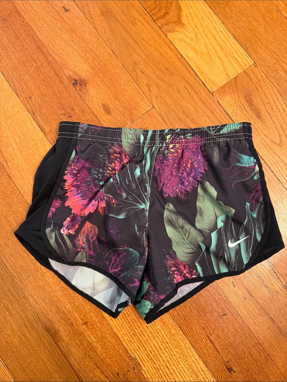 Nike girls dark Floral Running Shorts - Black with Purple Floral small nwot